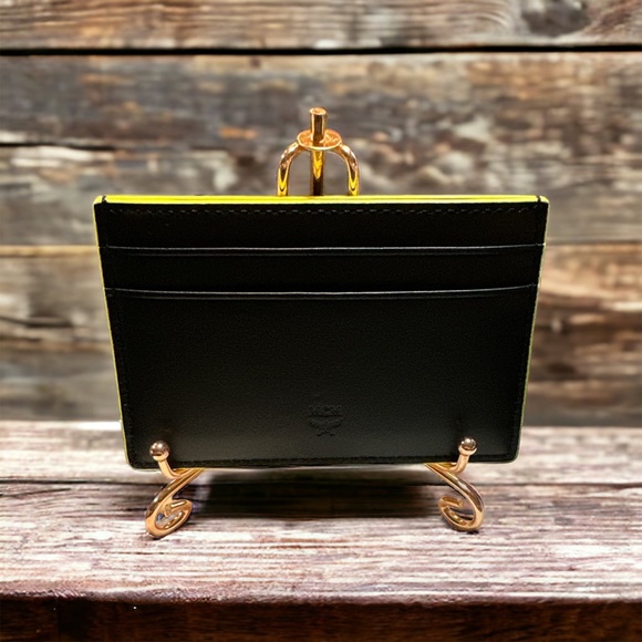 NIB Full Inclusion MCM Card Holder - Picture 4 of 7